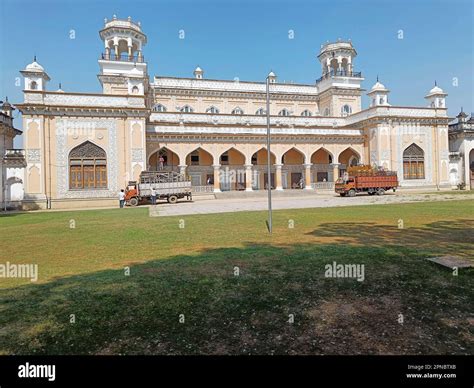  Chowmahalla Palace: สัมผัสความวิจิตรของสถาปัตยกรรมโมกุลและหลงใหลในประวัติศาสตร์ไฮเดอราบัด!