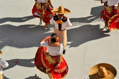 Plaza de la Danza Zacatecas! A Celebration of History and Culture Under the Mexican Sky!